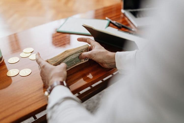 The Upwork Agency Bidding SOP: Managing Multi-Seat Teams and Connect Budgets